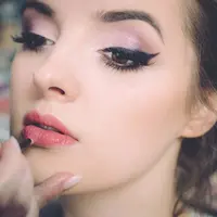 Ilustrasi makeup. (Sumber foto: Pexels.com)