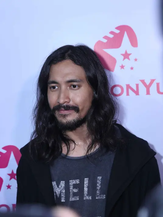 "Kita sama sama ingin menatap masa depan. Gue usahakan tahun ini (nikah)," ucap Cello saat ditemui di kawasan SCBD, Jakarta Selatan, Kamis (21/1/2016). (Nurwahyunan/Bintang.com)