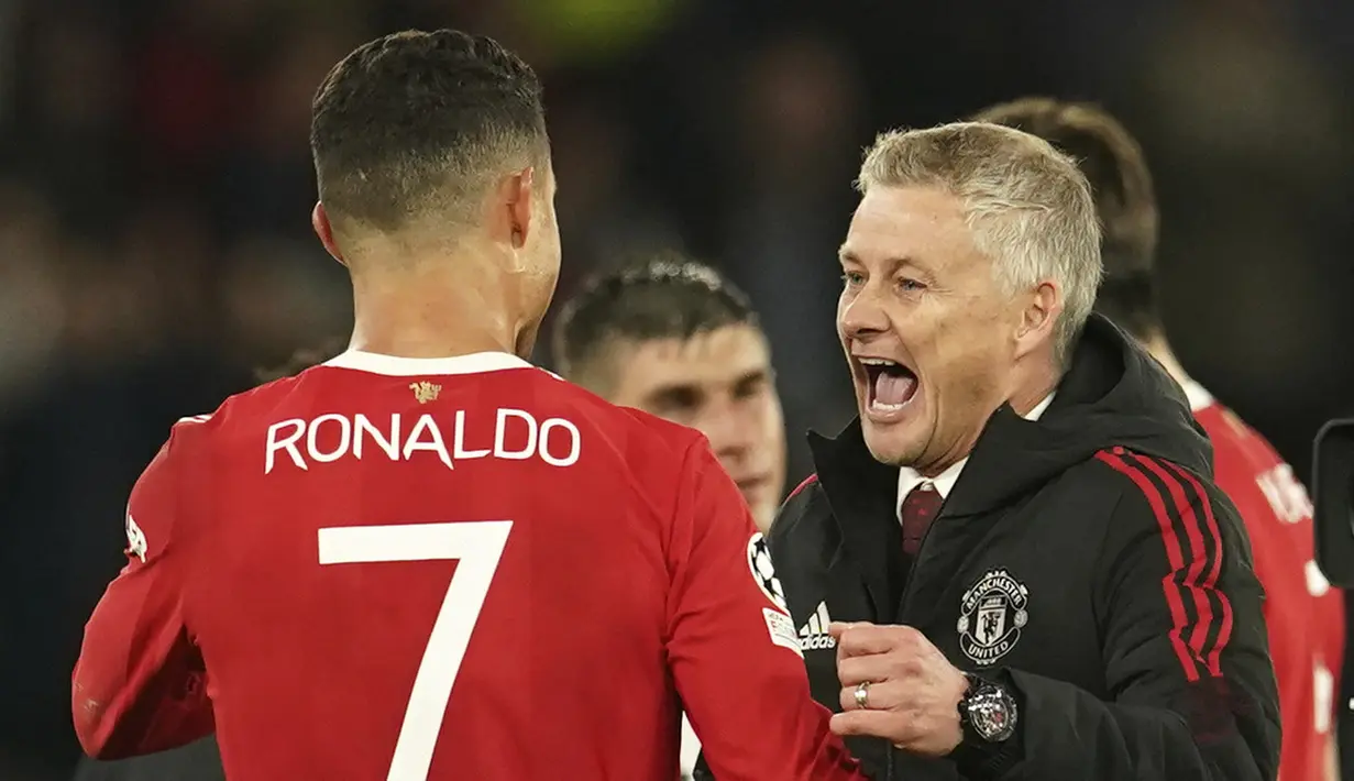 Namun sang juru taktik Ole Gunnar Solskjaer mengubah strategi untuk bermain lebih agresif hasilnya mereka sukses membalikkan keadaan di babak kedua. (AP/Dave Thompson)