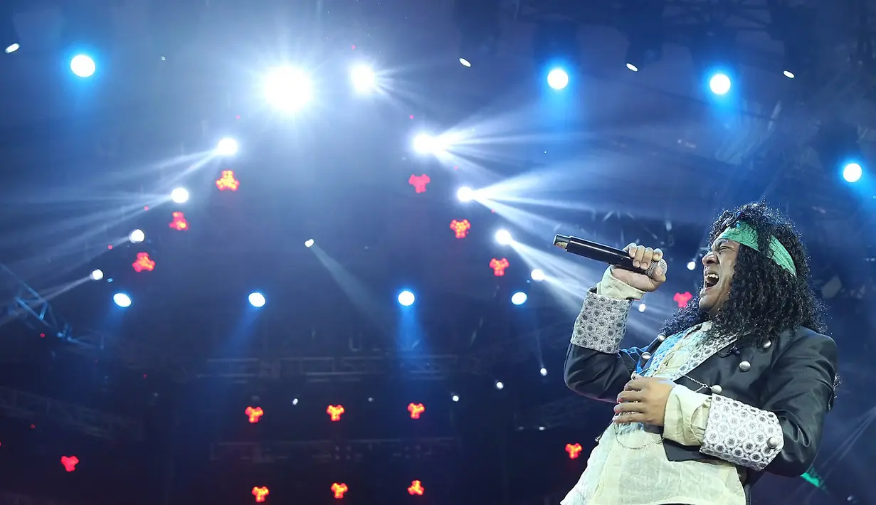 " Aku orangnya nggak suka foto yang berdua, terus upload. Aku sebenarnya nggak suka foto. Kayak nggak berasa cantik kalau difoto," ungkap Zaskia Gotik, yang mungkin merasa artis juga manusia, punya privasi yang harus dijaga.  (Bambang E.Ros/Bintang.com)