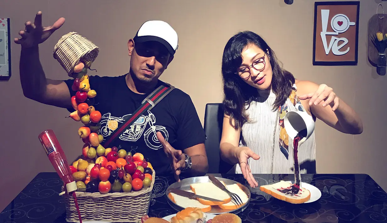 Kehadiran dua buah hati itu seakan melengkapi kesempurnaan rumah tangga Rio dan Sabria. (Foto: instagram.com/sabriakono)