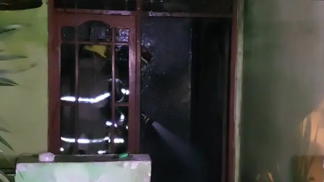 Kebakaran yang menghanguskan rumah kontrakan dan TK di wilayah Bedahan, Sawangan, Kota Depok.