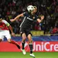 Pemain Monaco asal Kolombia, Radamel Falcao (kiri) mecetak dua gol untuk kemenangan timnya saat melawan CSKA Moscow pada laga grup E Liga Champions di Louis II Stadium, Monaco (2/11/2016). (AFP/Anne-Christine Poujoulat)