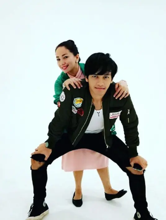 Ibunda dari aktor tampan ini bernama Junita Eka Putri. (Liputan6.com/IG/junitalandrat)