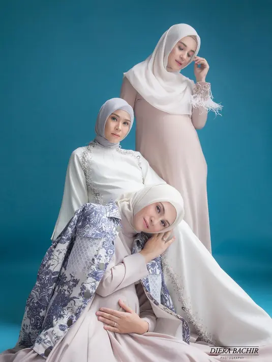 Beberapa foto diunggah pada laman pribadi masing-masing artis. Ibu-ibu yang sedang hamil bareng itu menyambut gembira bisa berfoto bersama. (Instagram/zeezeeshahab)