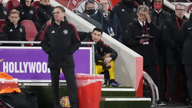 Foto: Momen Cristiano Ronaldo Ngambek Pada Laga Manchester United Vs Brentford di Liga Inggris