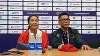 Aldila Sutjiadi bersama Ketua Umum Pengurus Pusat Persatuan Tenis Seluruh Indonesia, Rildo Ananda Anwar. (Bola.com/Riskha Prasetya)