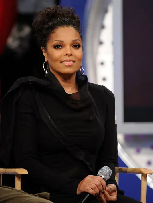 Penundaan tur yang diumumkan pada 9 April 2016 lalu dilakukan lantaran masa kehamilan Janet pada waktu itu. Lalu untuk waktu dan tempat pelaksanaan tur Janet berikutnya akan diumumkan lebih lanjut. (AFP/Bintang.com)