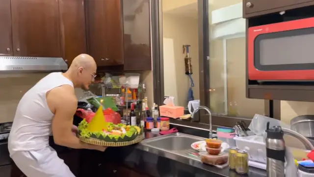 7 Momen Kejutan Ulang Tahun Azka Corbuzier, Ada Tumpeng dan Dihadiri Kalina Ocktaranny