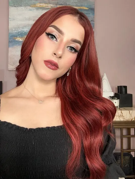 Kali ini, Tasya memamerkan potret selfie dirinya. Dengan rambut panjang yang lagi-lagi dibiarkan tergerai, dengan gelombang yang lebih rapi. Foto: Instagram.