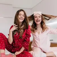 skincare malam/copyright freepik/lookstudio