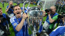 1. Frank Lampard - Saat masih bermain Fank Lampard merupakan salah satu pemain terbaik yang dimiliki Chelsea. Lampard sukses memberikan bebagai macam trofi untuk Chelsea, salah satunya trofi Liga Champions pada 2012. (AFP/Adrian Dennis)