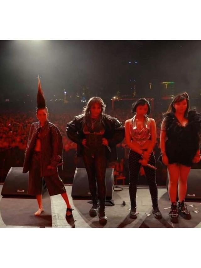 2NE1 reuni di Coachella 2022. (Instagram/ daraxxi)