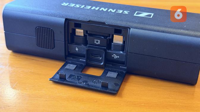 Tempat simpan dongle USB-C, Lightning, dan kamera. (Liputan6.com/ Yuslianson)