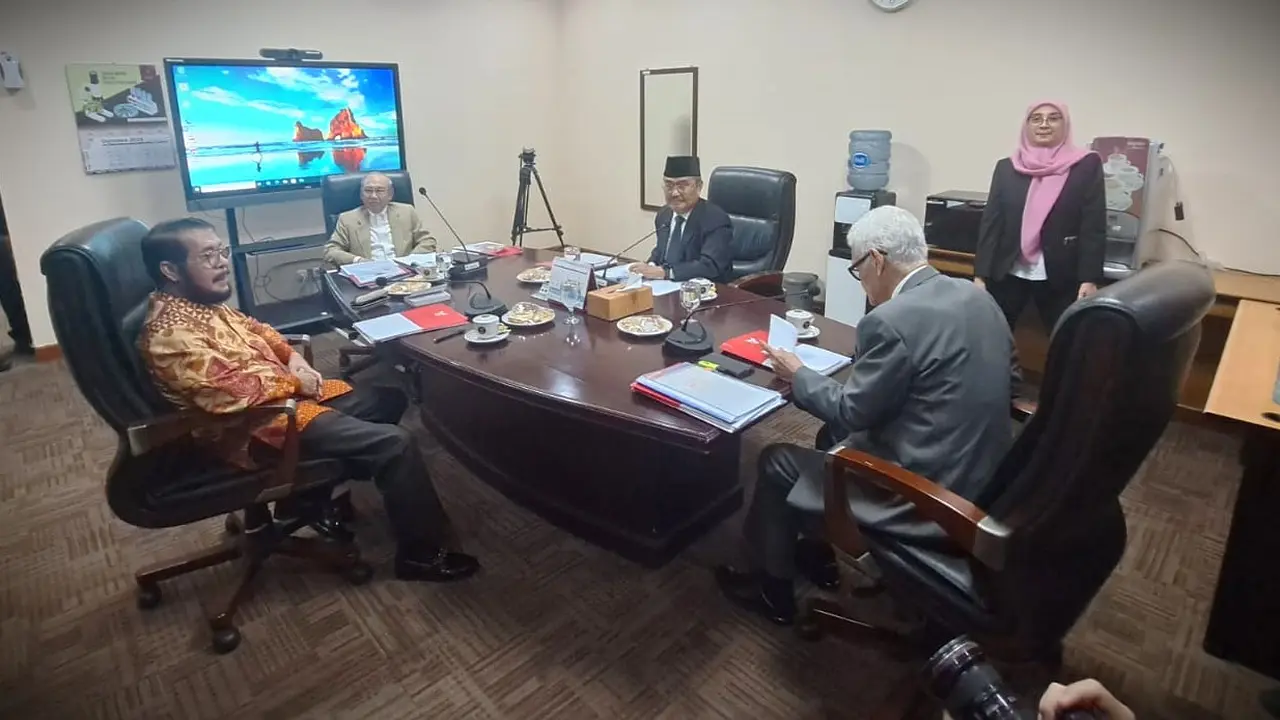 Majelis Kehormatan Mahkamah Konstitusi (MKMK) memeriksa Ketua MK Anwar Usman