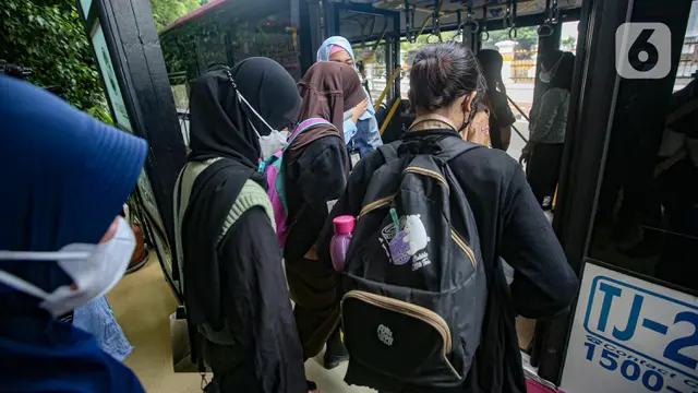 Bus Transjakarta Khusus Wanita Kembali Beroperasi