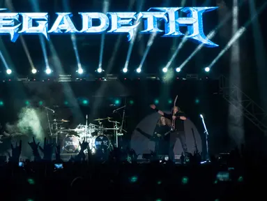 Grup band Death Metal asal Amerika, Megadeth beraksi pada acara Hammersonic 2017 di Echo Park, Ancol, Jakarta, Minggu (7/5). Megadeth menjadi salah satu band yang ditunggu di even metal tahunan terbesar di Asia Tenggara itu. (Liputan6.com/Gempur M Surya)
