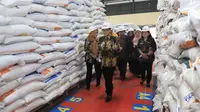 Wali Kota Malang Sutiaji memantau ketersediaan beras di gudang Bulog Cabang Malang pada Kamis, 13 April 2023 (Humas Pemkot)&nbsp;