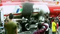 [VIDEO] Motor Hangus Terbakar Terseret Truk Tangki