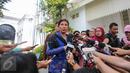 Menteri Kelautan dan Perikanan, Susi Pudjiastuti memberikan keterangan usai menemui Presiden Jokowi di Istana Merdeka, Jakarta, Senin (22/6). Kedatangan Menteri Susi untuk melaporkan dicabutnya izin 15 perusahaan ikan. (Liputan6.com/Faizal Fanani)