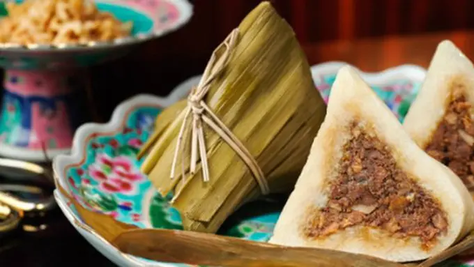 Lemper rendang sapi/copyright therantingpanda.com