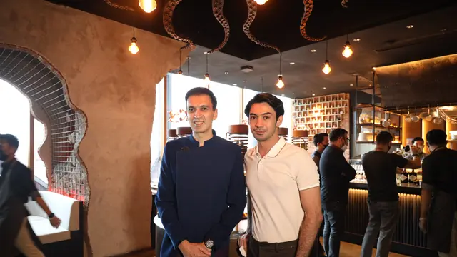 Manoj Punjabi dan Reza Rahadian. (Foto: MD Pictures)