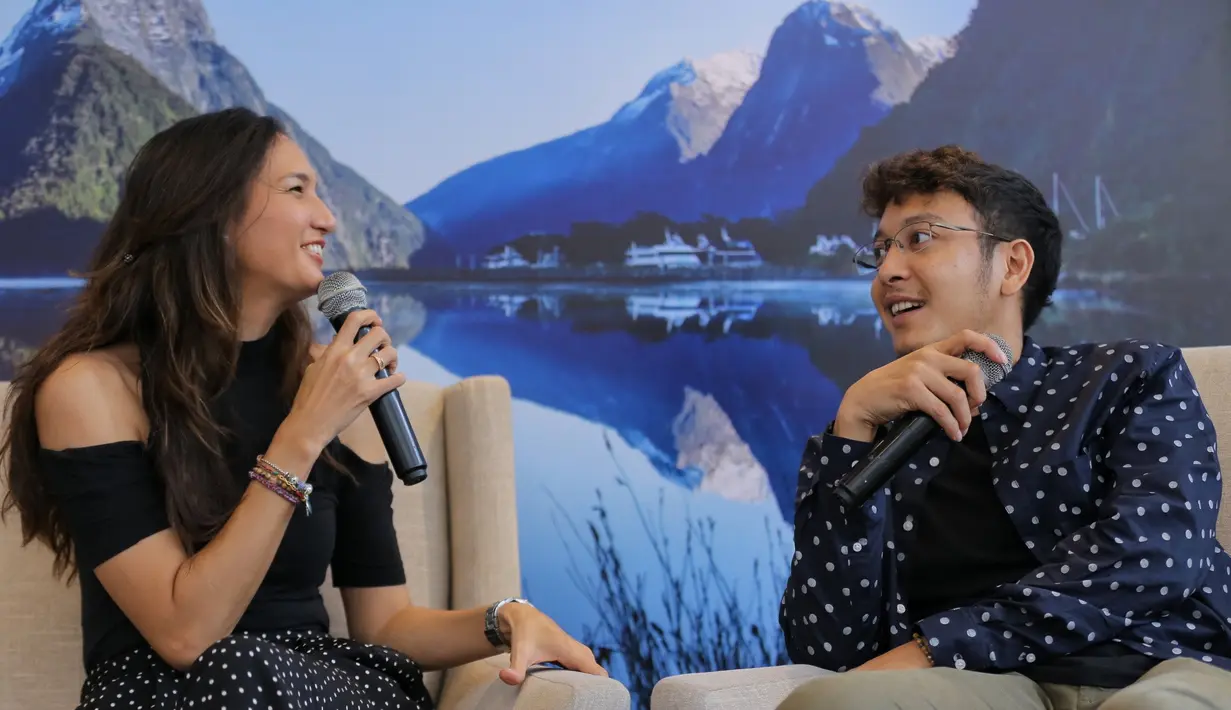 Dimas Anggara dan Nadine Chandrawinata