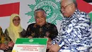 Sumbangan tersebut berhasil terkumpul sebesar Rp 2,5 milyar dan diberikan Din secara simbolis kepada Kedubes Palestina untuk Indonesia Fariz N. Mehdawi, Jakarta, Selasa (9/9/2014) (Liputan6.com/Miftahul Hayat)