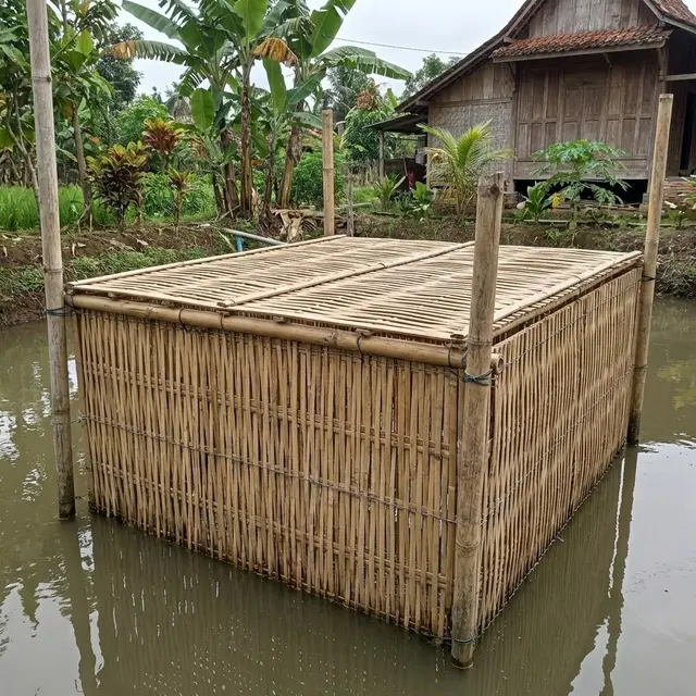 Keramba Bilah Bambu Tradisional (Gemini AI)
