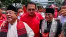 Mantan Gubernur DKI Jakarta, Basuki Tjahaja Purnama ikut mengantar pasangan Pramono Anung dan Rano Karno mendaftar secara resmi sebagai bakal calon gubernur dan wakil gubernur. (merdeka.com/Arie Basuki)