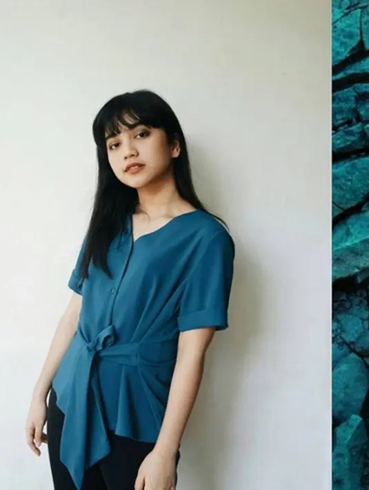 Cerita yang dibawa Manda ke depan publik berkaitan dengan kesehatannya, di mana kabarnya ia sempat mengidap penyakit kanker tiroid. Cukup mengkhawatirkan memang, namun kini Manda sudah sembuh. (Instagram/auroramanda95)