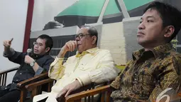Pengamat Politik Yudi Latief (kiri) saat menjadi pembicara pada Diskusi "Menumbuhkan Komitmen Menjaga Kedaulatan NKRI", Jakarta, Senin (8/12/2014). (Liputan6.com/Andrian M Tunay)