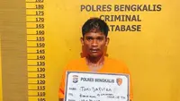 Tersangka penganiayaan terhadap warga yang dituduh sebagai informan narkoba di Kabupaten Bengkalis. (Liputan6.com/M Syukur)
