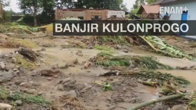 Tanggul sungai selling kebon harjo Kulonprogo roboh akibat tingginya debit air, sejumlah rumah yang berada dipinggir tanggul rusak.