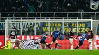 AC Milan takluk 0-1 dari Inter Milan pada laga pekan ke-21 Serie A di Giuseppe Meazza, Senin (6/2/2023) dini hari WIB. Gol tunggal kemenangan Inter dicetak Lautaro Martinez pada menit ke-34. (AFP/MIGUEL MEDINA)