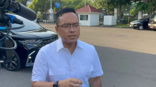 Direktur Utama (Dirut) PT Pertamina (Persero) Simon Aloysius Mantiri ke Istana Kepresidenan Jakarta, Rabu (5/3/2025).