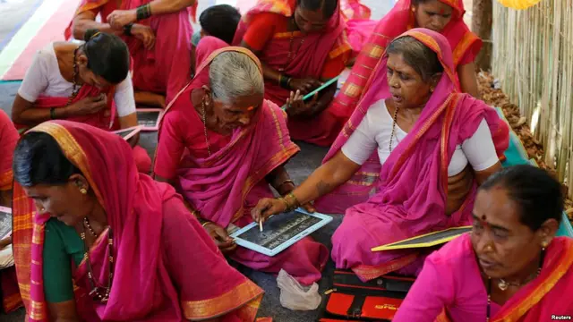Wanita sepuh India bersekolah. (Reuters)