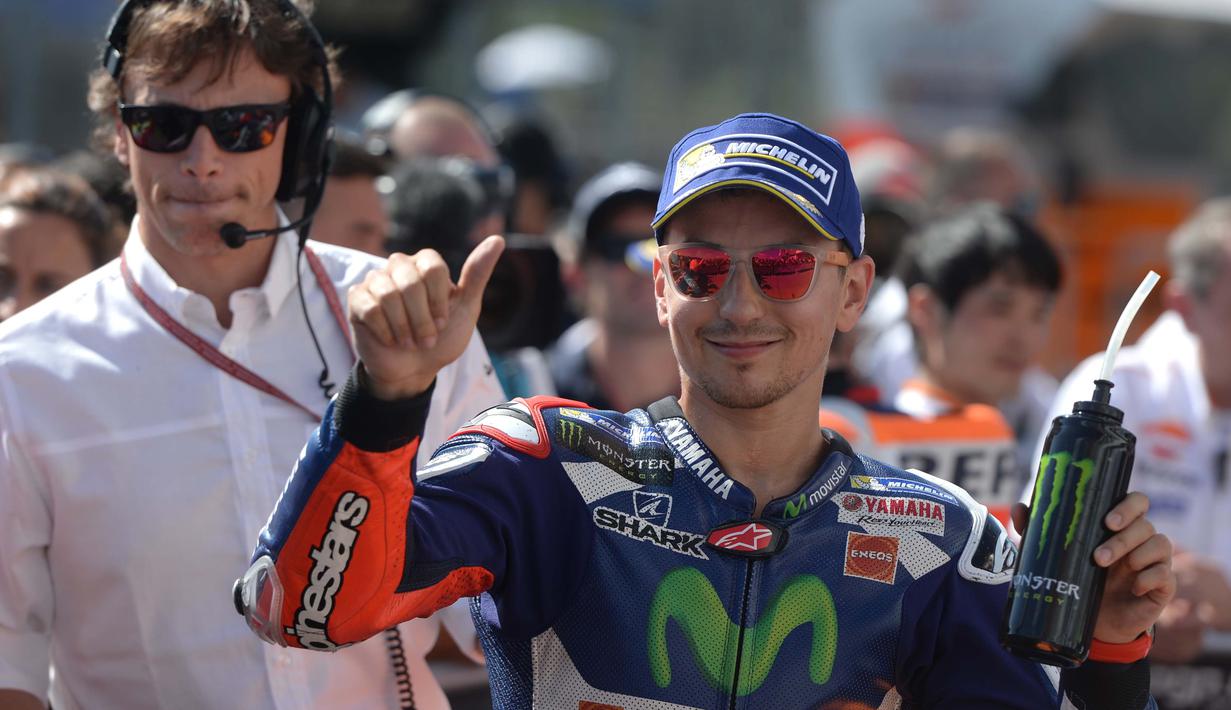 Pebalap Yamaha Movistar Team,  Jorge Lorenzo menempati urutan keempat Trending Riders dengan raihan 6% total mention jelang Grand Prix di Sirkuit Phillip Island, Australia. (AFP/Michal Cizek)