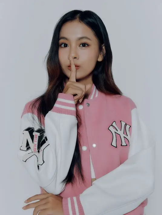 <p>Potret Vanesya, calon idol K-pop asal Indonesia kontestan Universe Ticket. (dok. Twitter @_universeticket/https://twitter.com/_universeticket/status/1679356137773371396/photo/)</p>