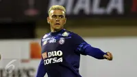 Bomber gaek Arema FC, Cristian Gonzales (Liputan6.com/Helmi Fithriansyah)