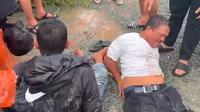 Bareskrim Polri mengamankan dua tersangka dalam operasi penyergapan kampung narkoba Gang Langgar, Kota Samarinda, Kalimantan Timur. (Dok. Antara)