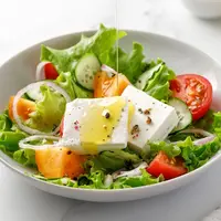 ilustrasi salad yunani/Maria Tebriaeva/Shutterstock