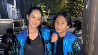 Fajar Sadboy Jadi Rebutan Foto Tamu Perempuan Saat Deklarasi Relawan Nderek Guru