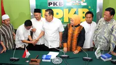 Sejumlah mahasiswa Indonesia yang dipulangkan dari Yaman mendatangi Fraksi PKB di gedung DPR RI, Jakarta, Senin, (13/4/2015). Kedatangan mereka untuk mengadukan nasib pendidikan yang sementara terhenti (Liputan6.com/Helmi Afandi)