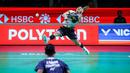 Pebulu tangkis tunggal putra Indonesia, Jonatan Christie melakukan smash ke arah kompatriotnya, Alwi Farhan dalam babak 16 besar Indonesia Open 2026 di Istora Senayan, Jakarta, Kamis (04/06/2026). (Bola.com/Bagaskara Lazuardi)