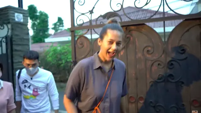 Momen Baim Wong Beri Surprise Untuk Paula Verhoeven, Dinner Romantis di Rooftop. (Sumber: YouTube/Baim Paula)