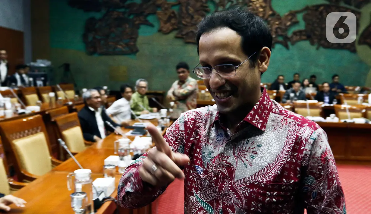 <p>Menteri Pendidikan dan Kebudayaan Nadiem Makarim saat rapat dengan Komisi X DPR di Kompleks Parlemen, Senayan, Jakarta, Kamis (12/12/2019). Rapat membahas penghapusan Ujian Nasional (UN) pada 2021 dan sistem zonasi. (Liputan6.com/Johan Tallo)</p>