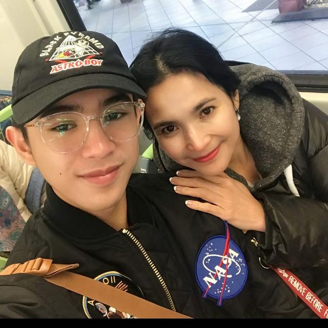 6 Potret Kebersamaan Nunu Datau dan Putranya, Bak Kakak Adik