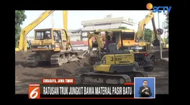 Pemkot Surabaya terjunkan ratusan truk jungkit berisi material pasir batu untuk menimbun bagian Jalan Gubeng yang ambles.