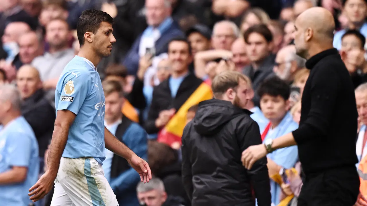 Foto: Momen Kekesalan Pep Guradiola Terhadap Rodri, Petaka Kartu Merah